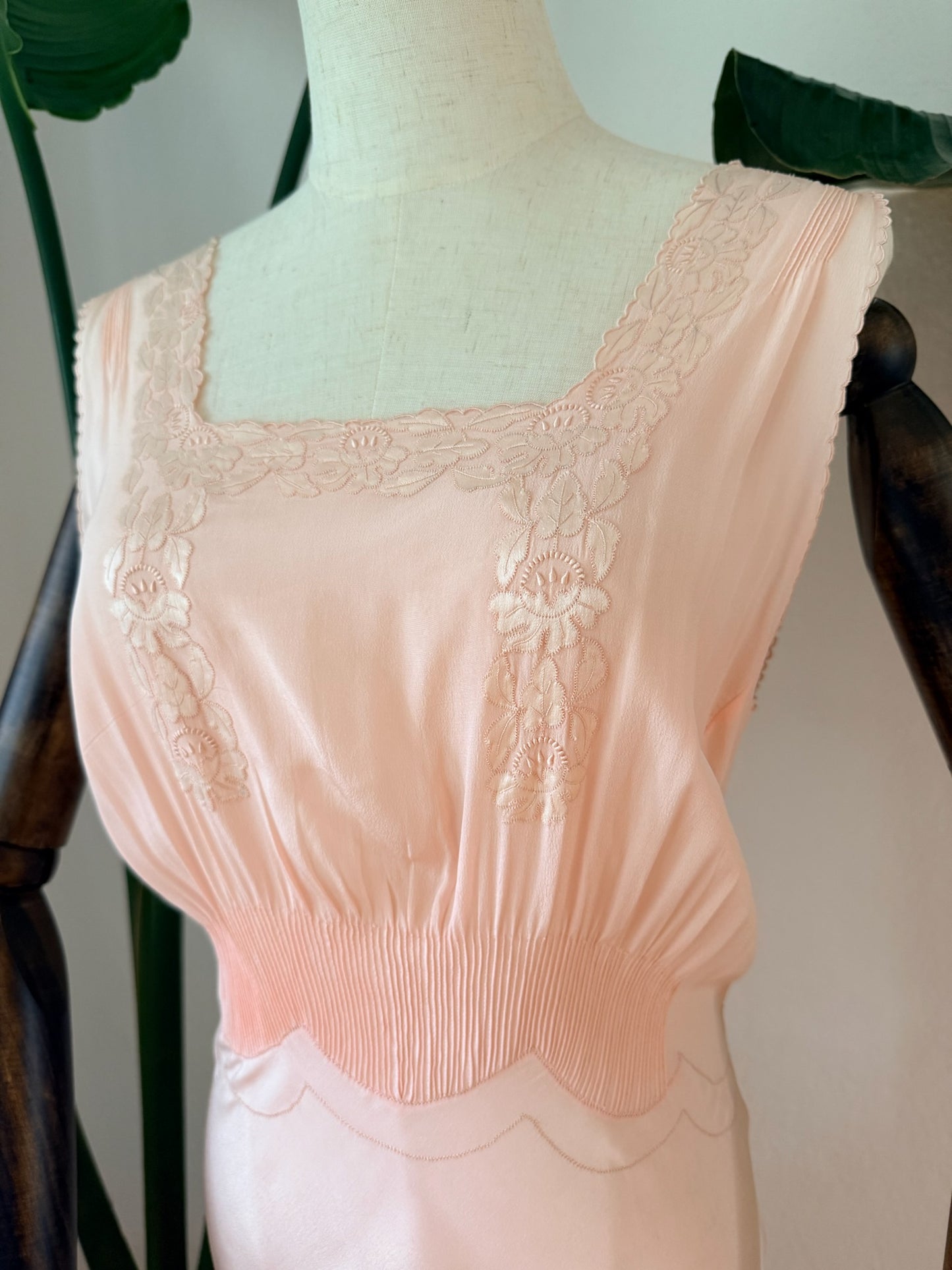 Vintage 1930s Pale Pink Negligee Nightgown, Size Small