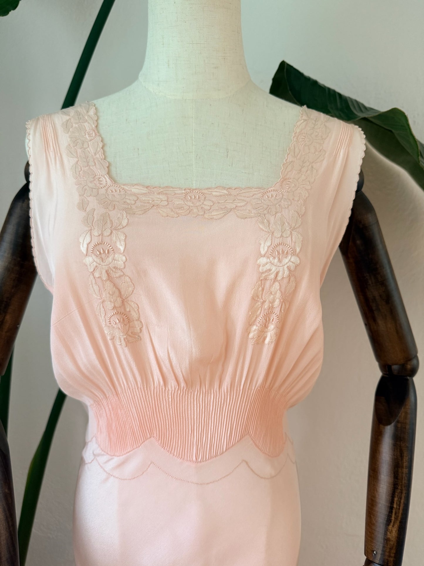 Vintage 1930s Pale Pink Negligee Nightgown, Size Small