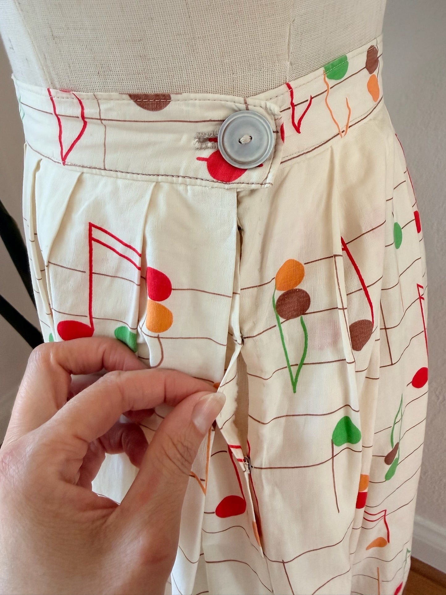 Vintage 1950s Piano and Music Notes Novelty Print Border Skirt, Size Small
