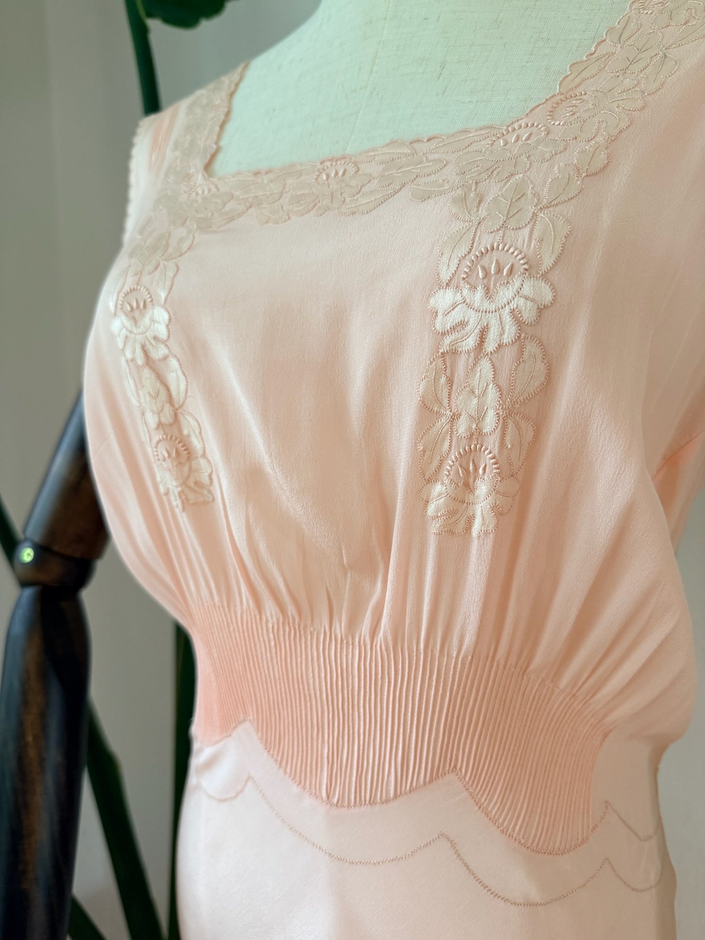 Vintage 1930s Pale Pink Negligee Nightgown, Size Small