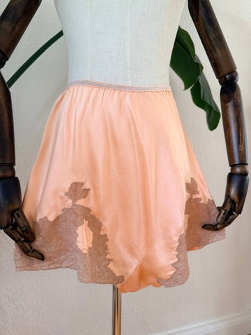 Vintage 1930s Peach Silk Tap Shorts, Size Medium
