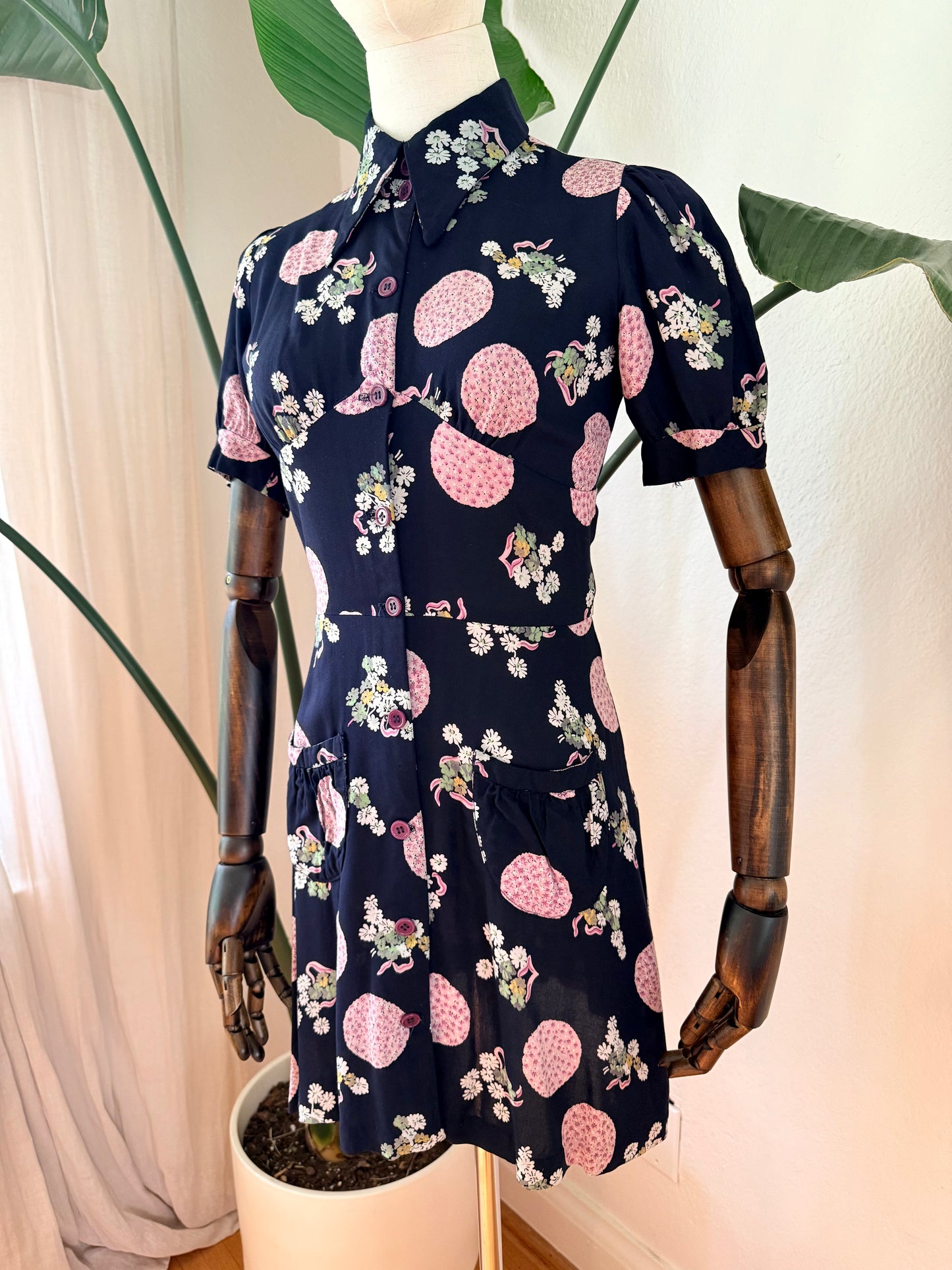 Vintage Early 1970's Floral Print Short Dress Size X-small