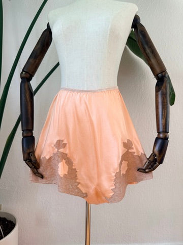 Vintage 1930s Peach Silk Tap Shorts, Size Medium