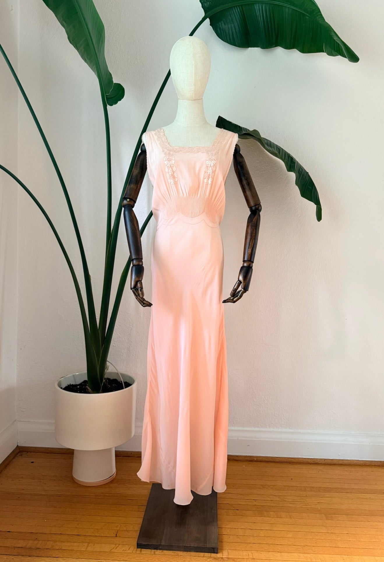Vintage 1930s Pale Pink Negligee Nightgown, Size Small