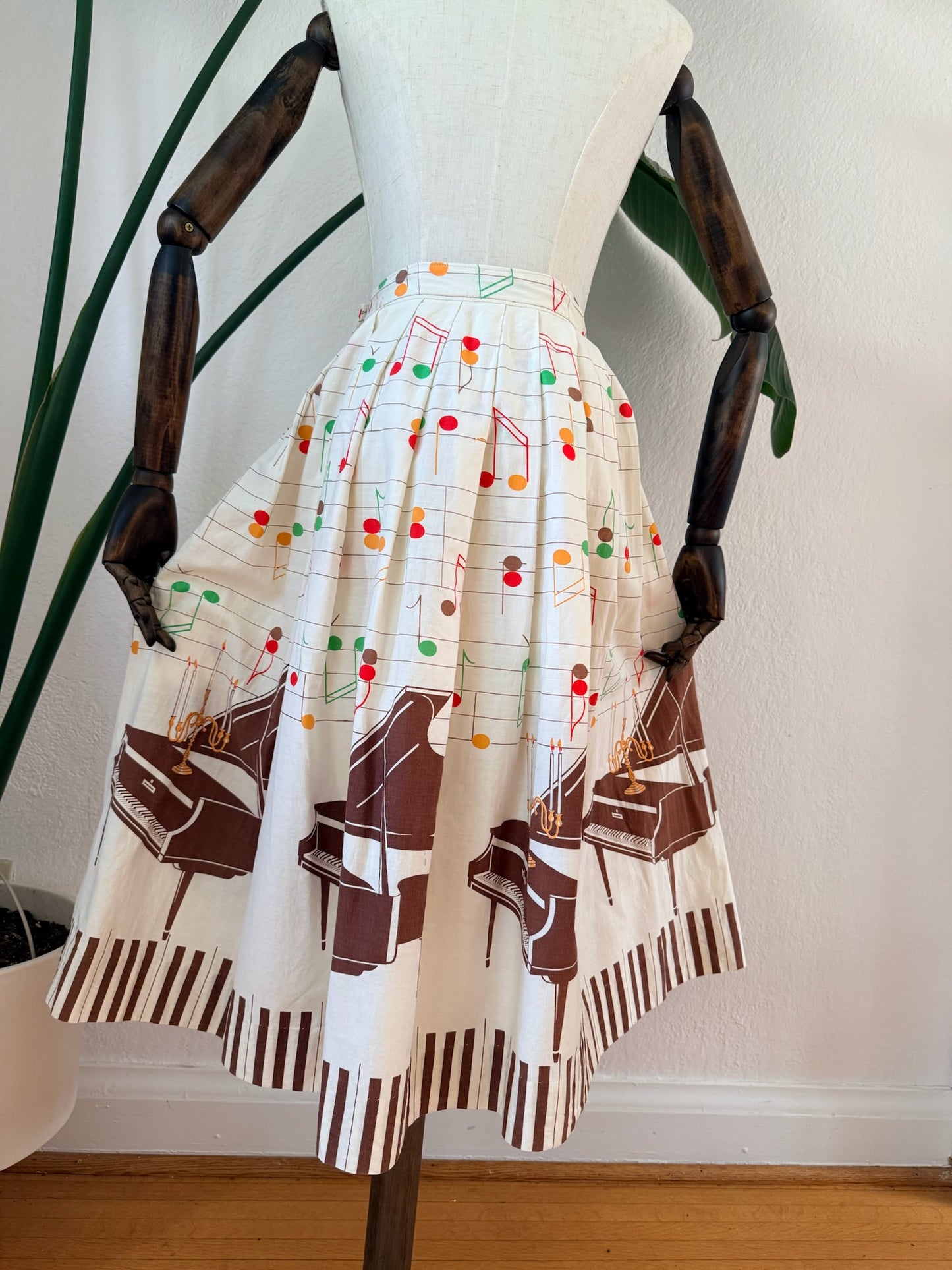 Vintage 1950s Piano and Music Notes Novelty Print Border Skirt, Size Small