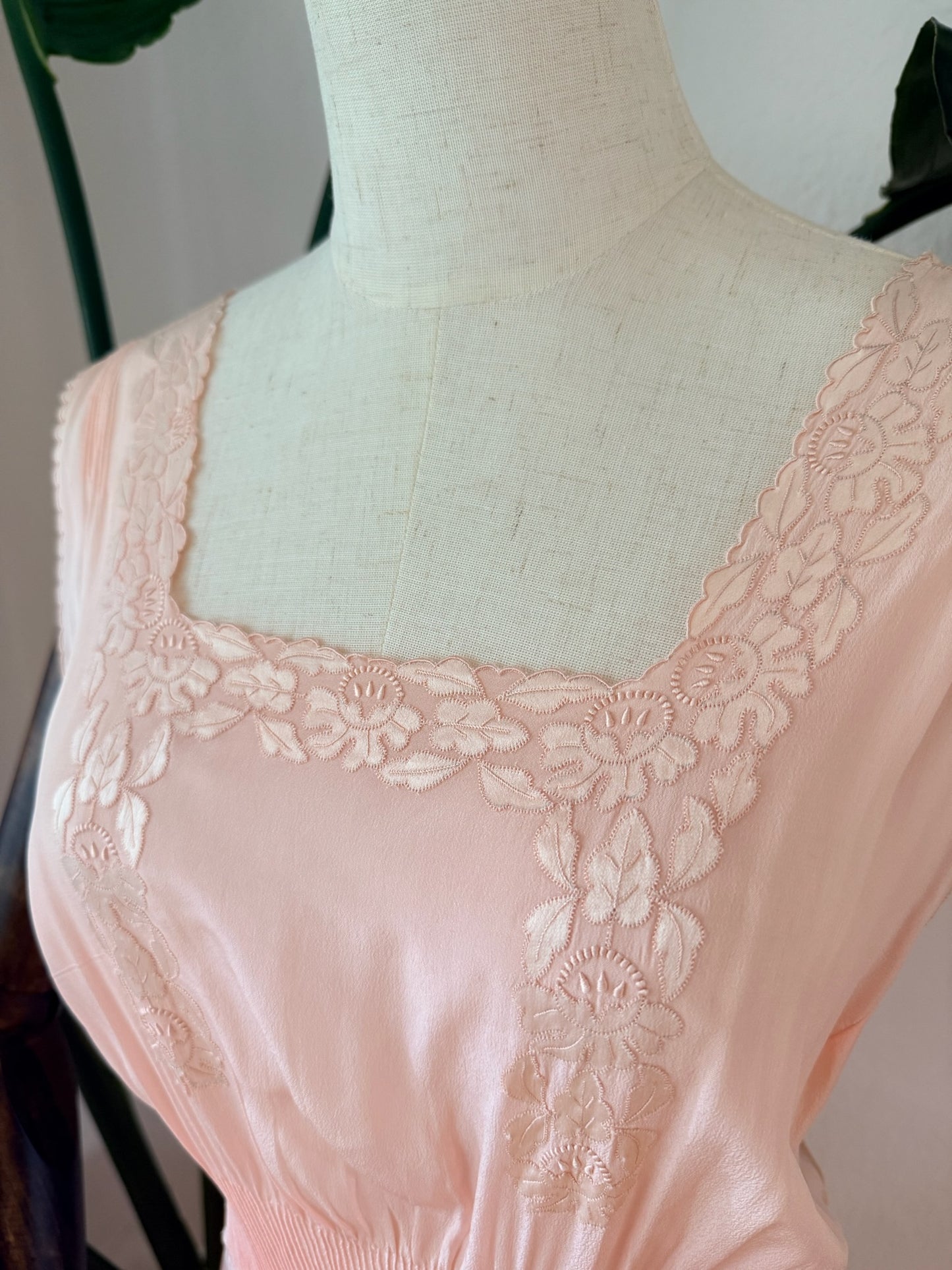 Vintage 1930s Pale Pink Negligee Nightgown, Size Small