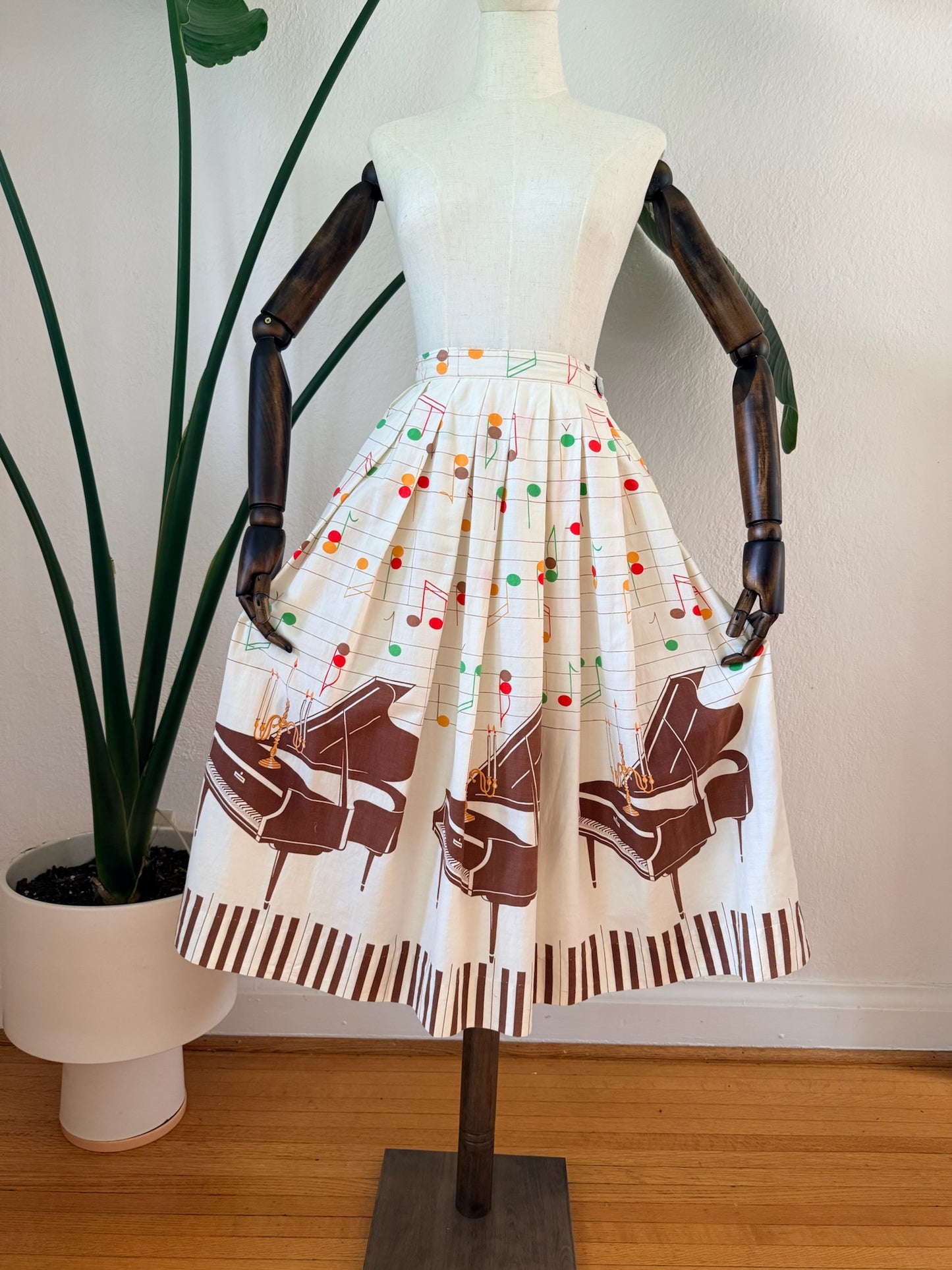 Vintage 1950s Piano and Music Notes Novelty Print Border Skirt, Size Small