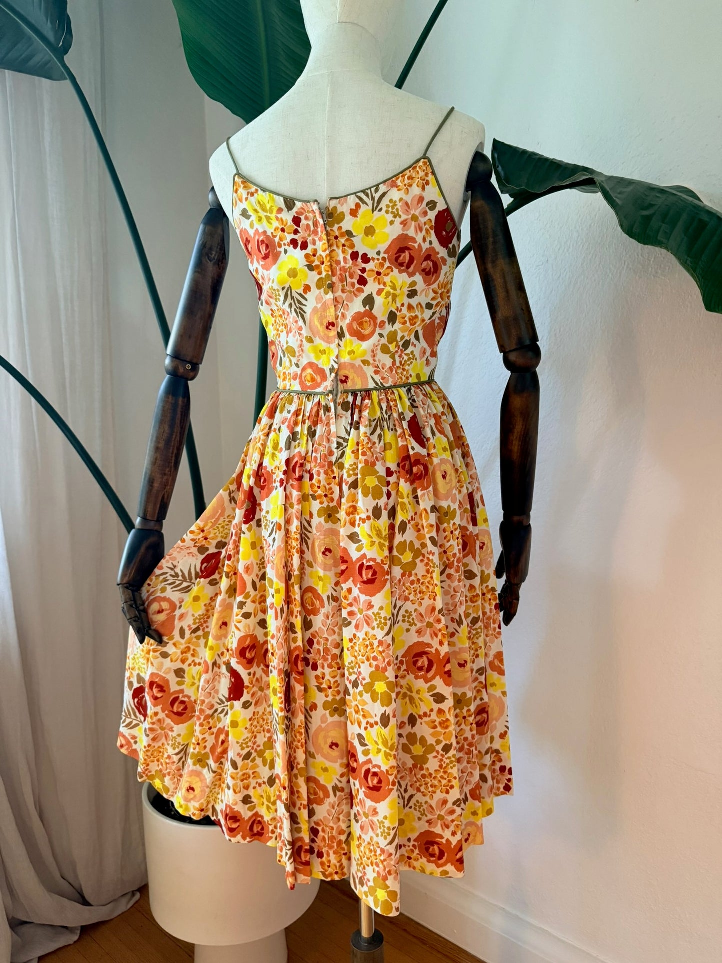Vintage Late 1950s to Early 1960s Floral Sundress, Size Small