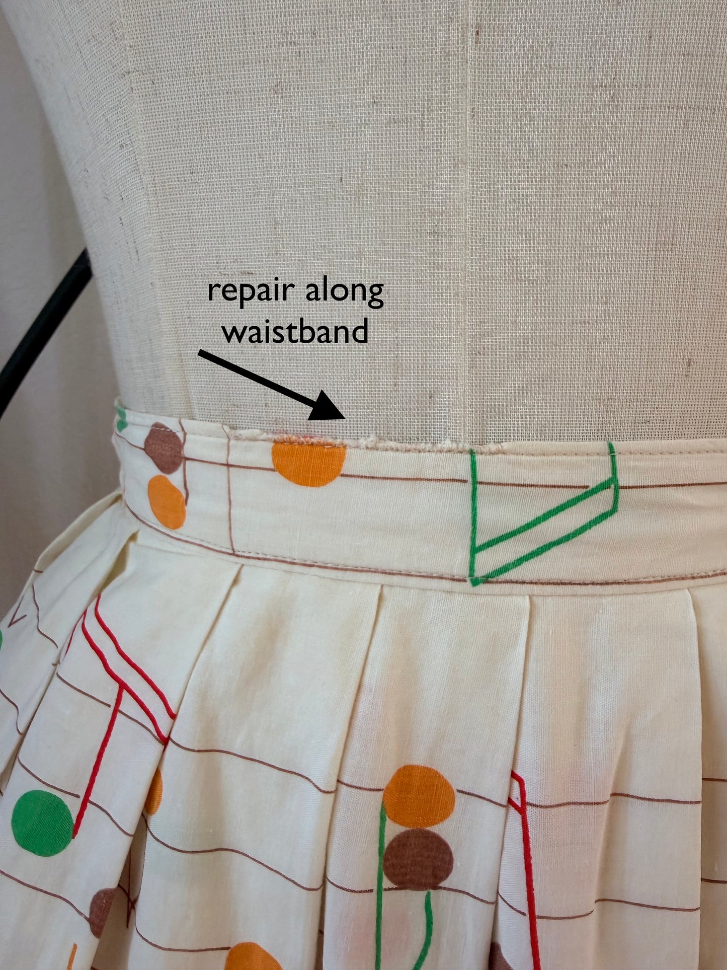 Vintage 1950s Piano and Music Notes Novelty Print Border Skirt, Size Small